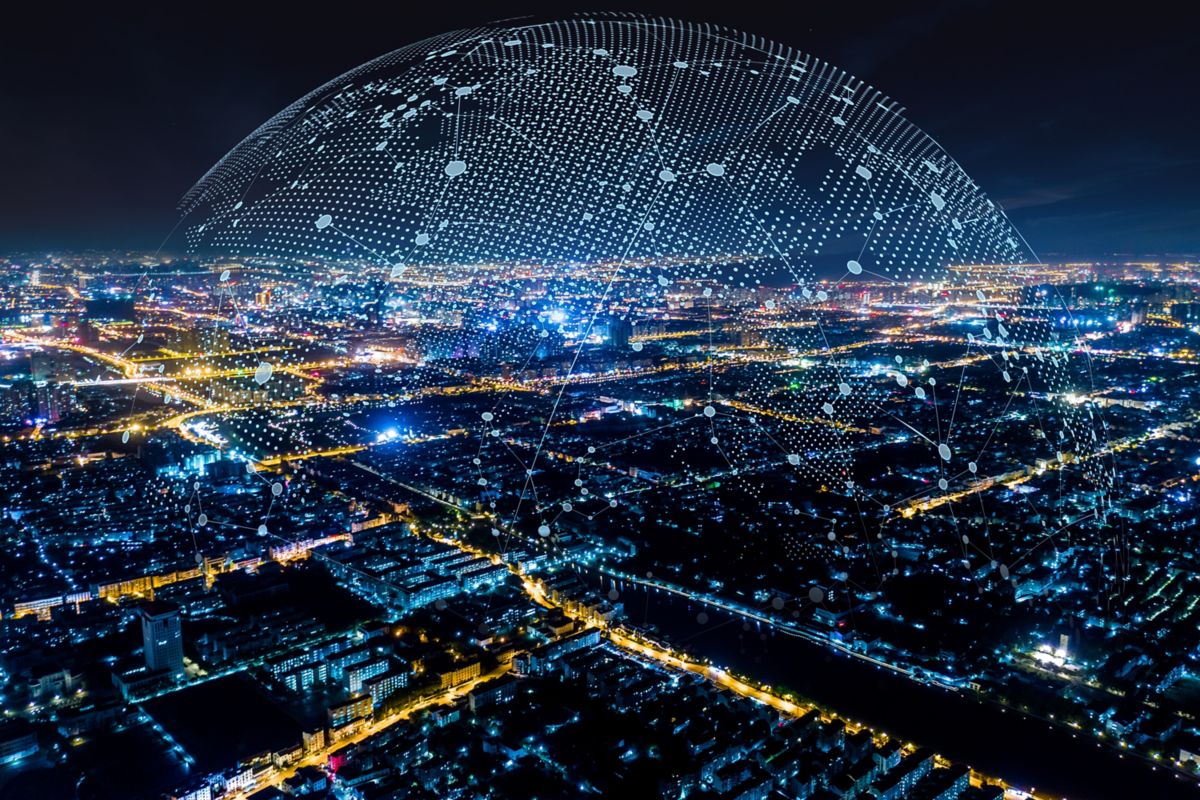 Modern city with wireless network connection concept | DXC Technology 